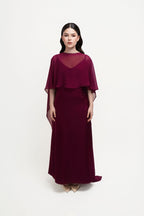 ESCENA VII. Vestido con capa