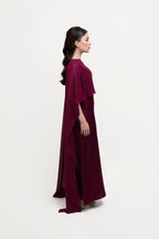 ESCENA VII. Vestido con capa